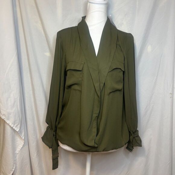 New York & Company Split Neck Green Double Pocket Blouse Long Sleeve Top NWT - Picture 1 of 8